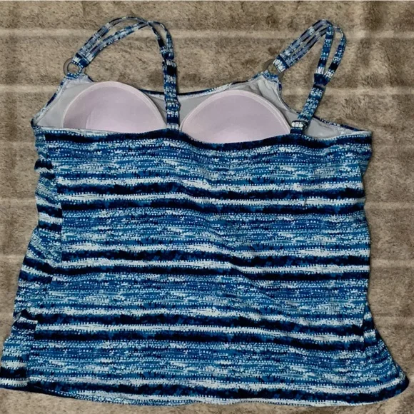 Croft & Barrow Women’s Tankini - Picture 2 of 6